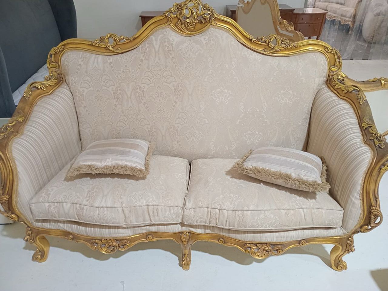 Versailles – Ornate Cream & Gold Settee