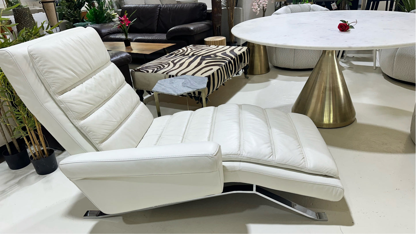 Lounge chair white