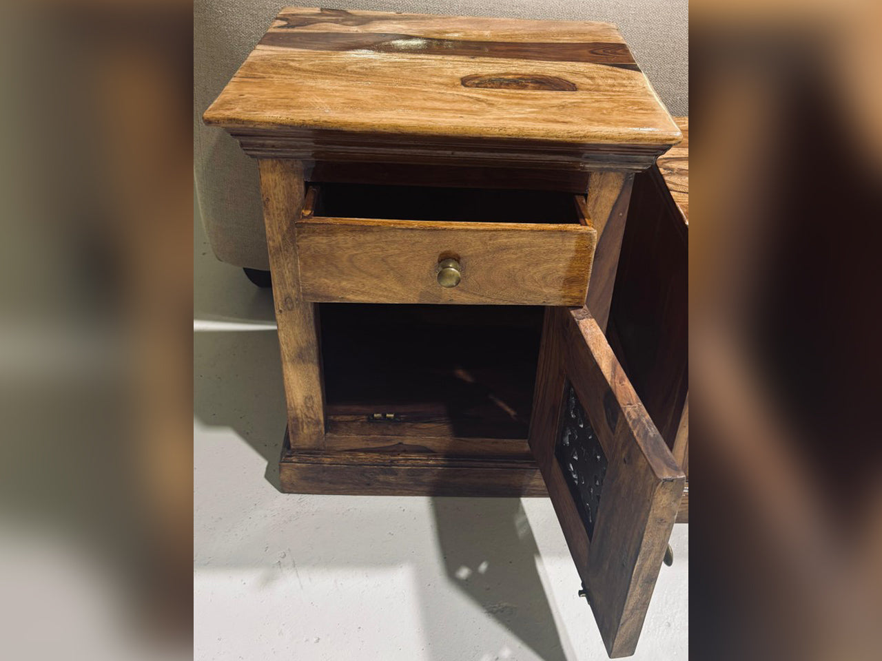 Sheesham – Carved Wood Bedside Table