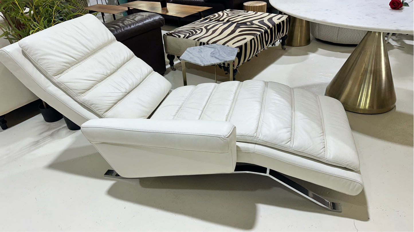 Lounge chair white
