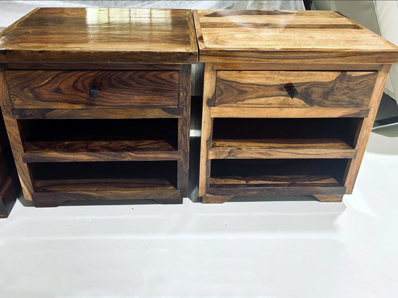 Furinno – Solid Wood Nightstands (Set of 2)