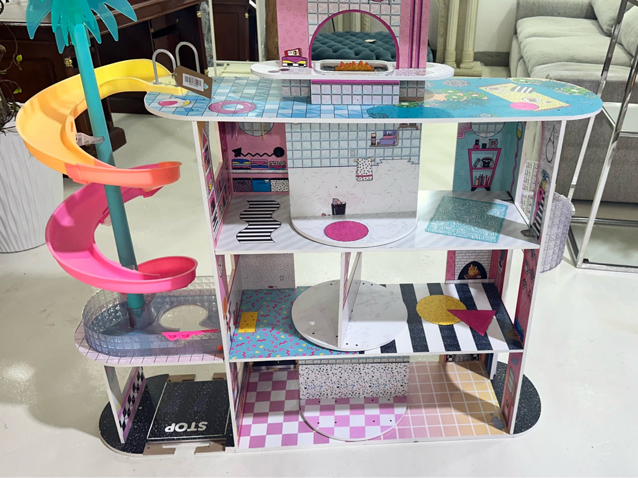 L.O.L. Surprise! Dollhouse – The L.O.L. Fashion House