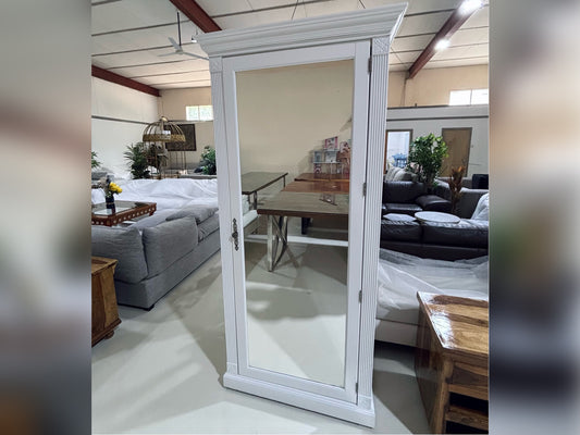 Classic White Shoe Wardrobe – Vintage Style