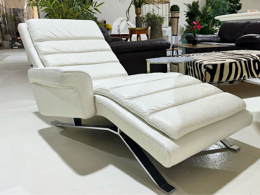Lounge chair white