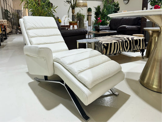 Lounge chair white