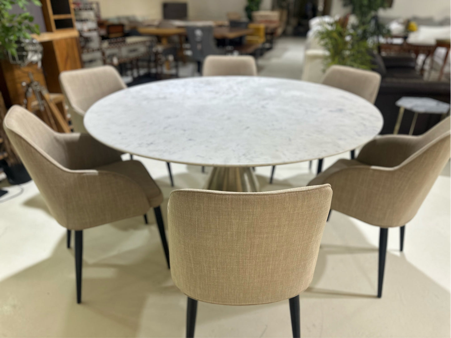 Silhouette Pedestal Dining Table - Oval (White Marble) West elm